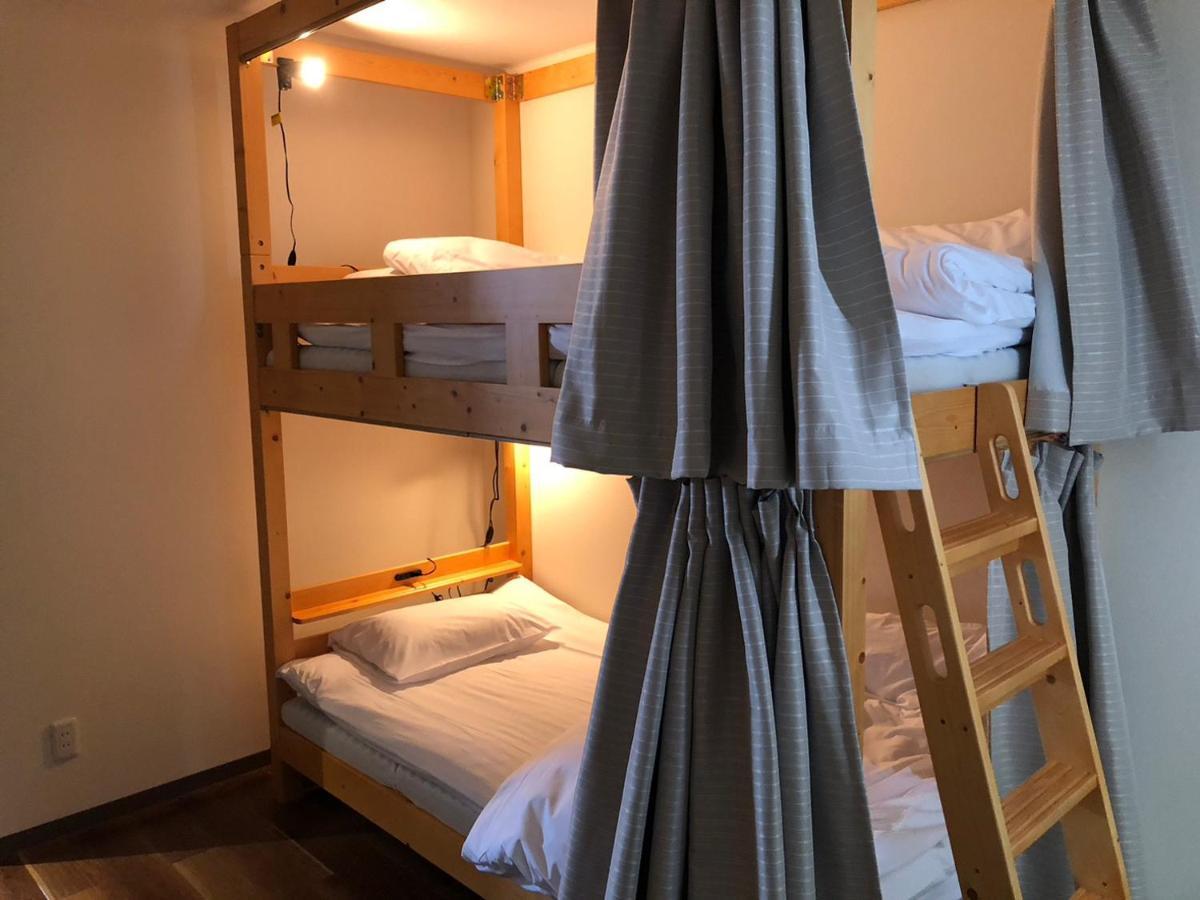 Swell Hostel Hyuga Buitenkant foto